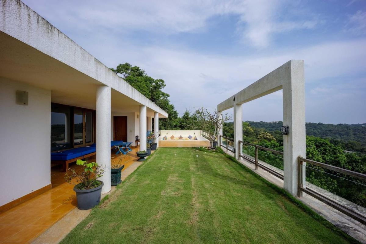 Stunning Hilltop 3Br Villa W Pool And River View Siolim Exterior photo